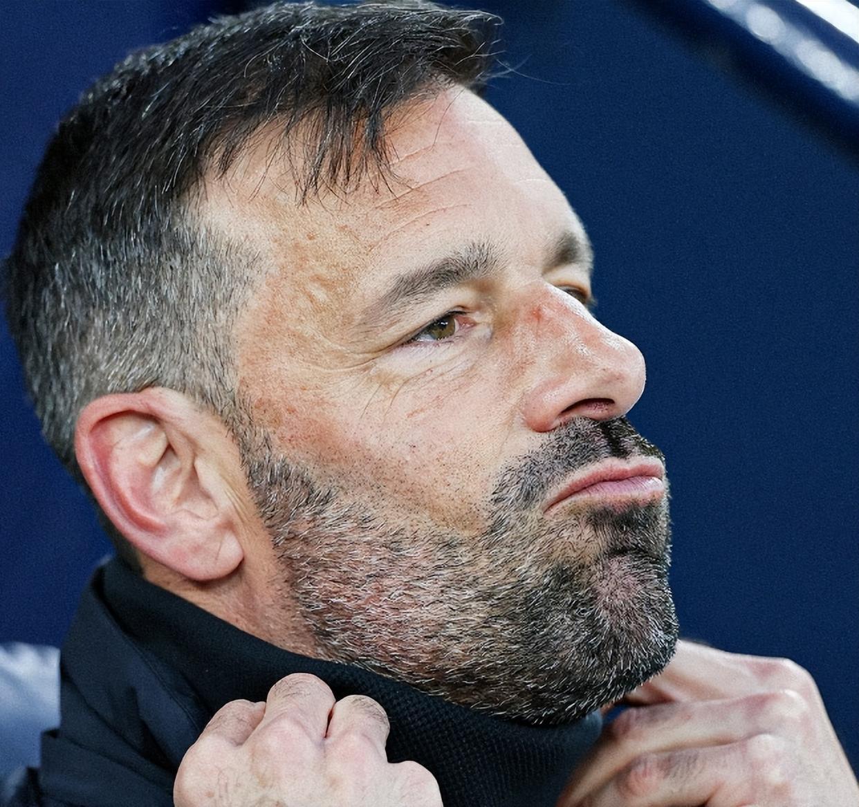 开云登录纽卡斯尔迎足总杯关键赛；赛前更衣室发声；引发热议；临场指挥获称赞的简单介绍