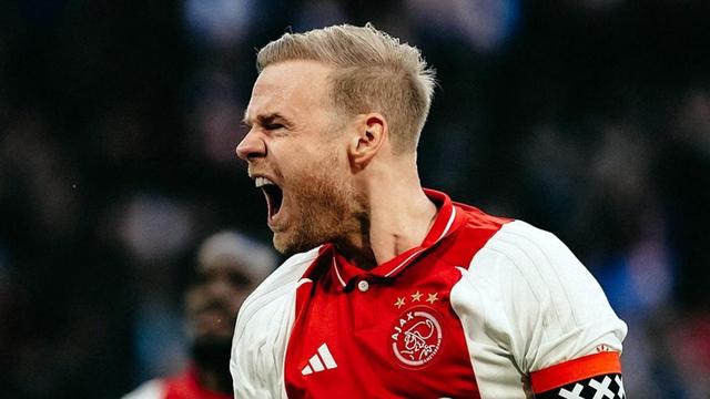 kaiyun包含重磅！冲刺阶段阿贾克斯绝杀压哨门兴格拉德巴赫强势反弹备战NBA总决赛，芝加哥公牛止住颓势备战葡超的词条