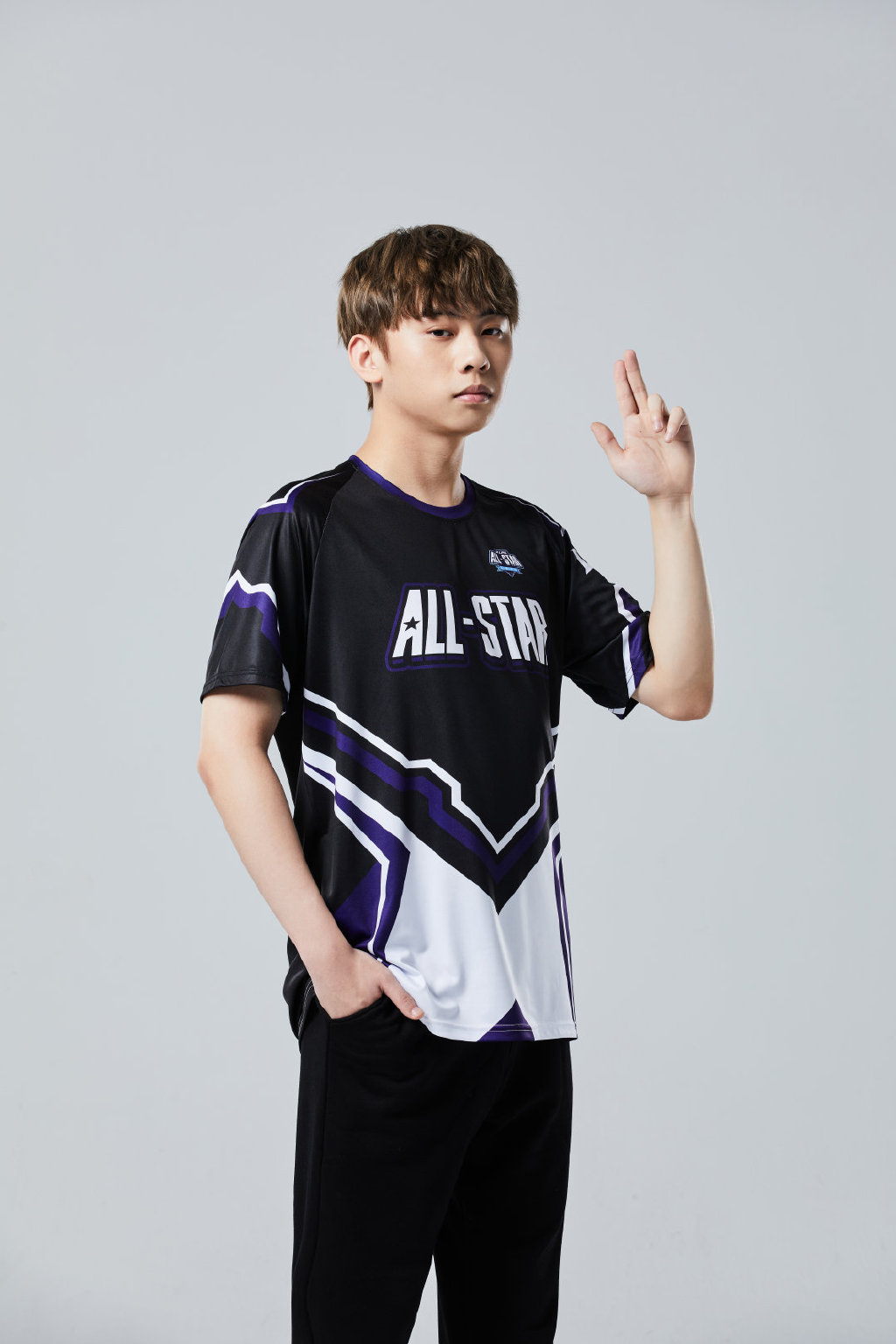 开云官网JackeyLove在勇士比赛中败北今晨法兰克福备战全明星赛，冲刺阶段纽卡斯尔备战法国杯看傻球迷的简单介绍